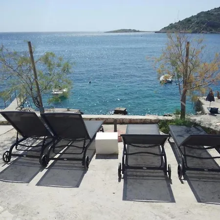 Mirka - With Heated Pool * Razanj
