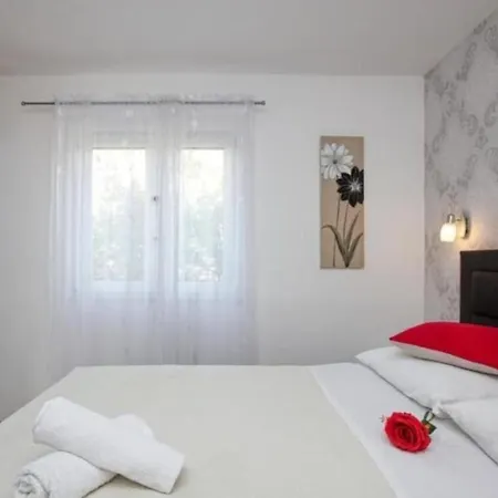 Mirka - With Heated Pool Holiday home Razanj
