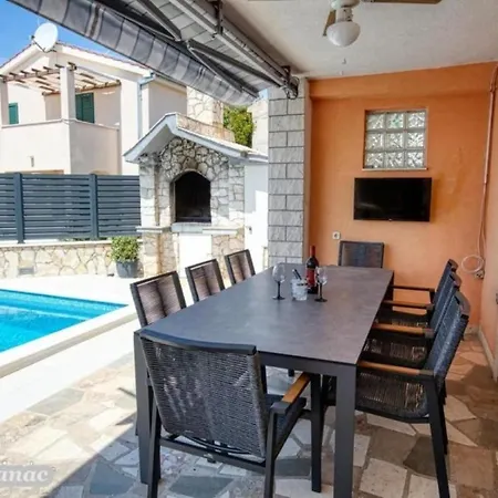 Holiday home Mirka - With Heated Pool Razanj