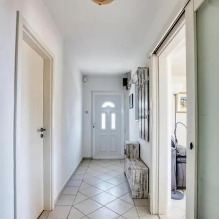 Mirka - With Heated Pool Holiday home *