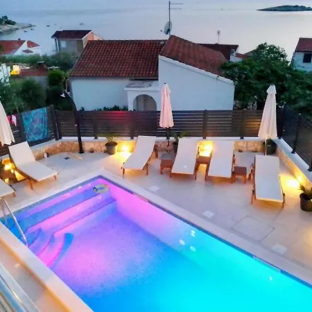 Mirka - With Heated Pool