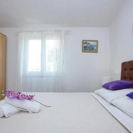 Mirka - With Heated Pool * Razanj