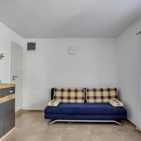 Mirka - With Heated Pool Holiday home