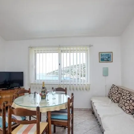 Mirka - With Heated Pool