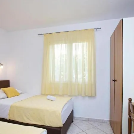Mirka - With Heated Pool Holiday home *