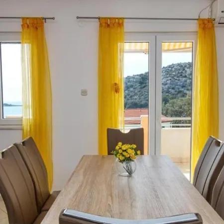 Holiday home Mirka - With Heated Pool Razanj